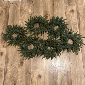 6 miniature wreaths